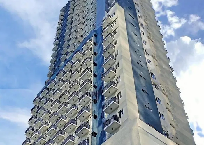 Cozy With Balcony Just A Walk To Ayala