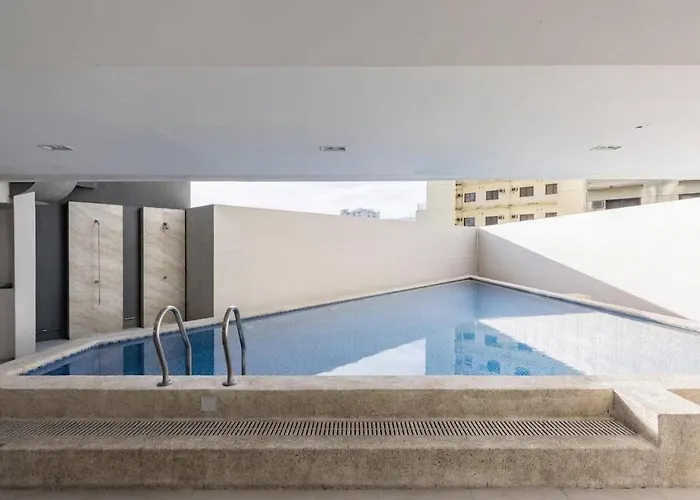 Apartment Cozy With Balcony Just A Walk To Ayala *