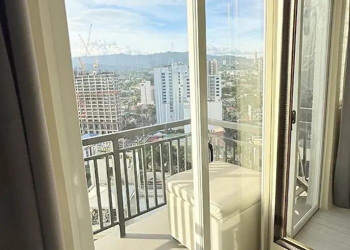 Cozy With Balcony Just A Walk To Ayala Apartment Cebu