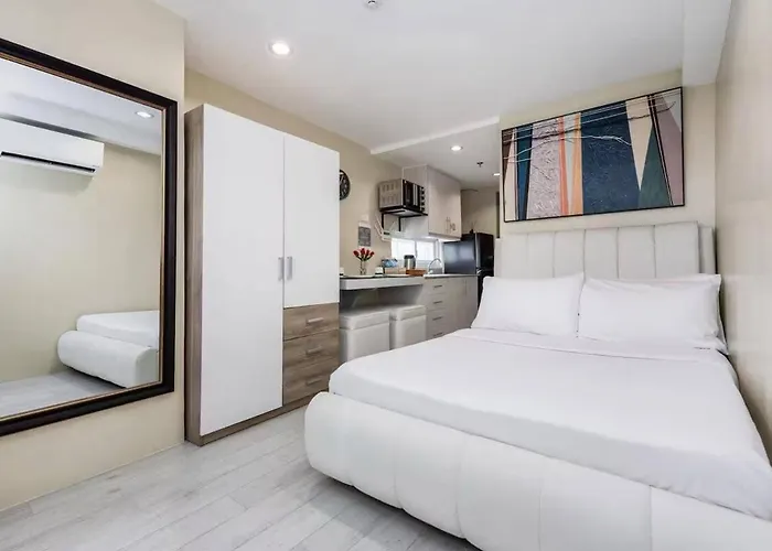 Apartment Cozy With Balcony Just A Walk To Ayala *