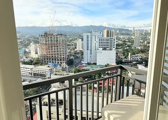 Cozy With Balcony Just A Walk To Ayala *