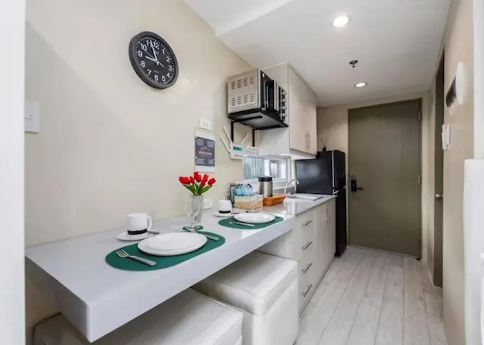 Apartment Cozy With Balcony Just A Walk To Ayala